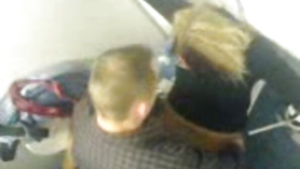 Die flinke Schönheit Abi Grace fickt ihren Bruder in der Küche