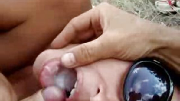 Blonde Hure Jazy Berlin bekommt ihre rasierte Vagina gepflügt