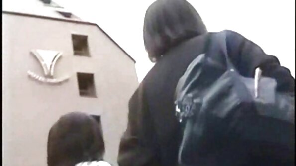 Schwarzes Luder wird vom weißen Fitnesstrainer gefickt