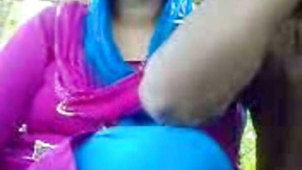 Blonde MILF Blanche Bradburry reitet einen Glatzkopf